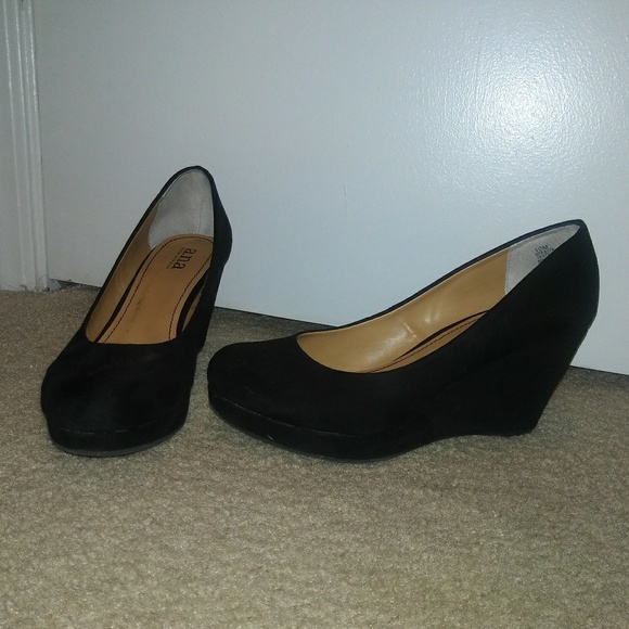 Ana Black Low Platform Wedges - Picture 2 of 8